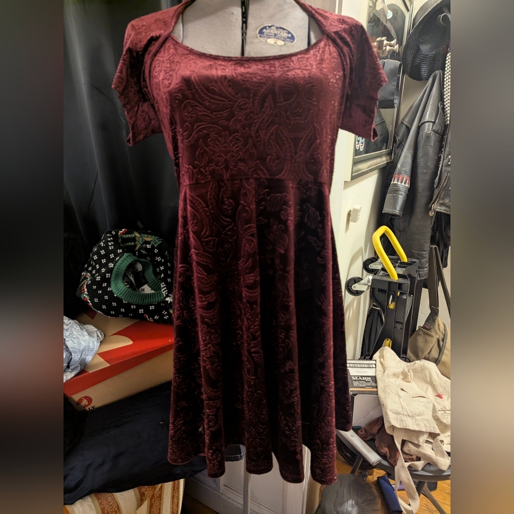 Midnight Hour Elegant Burgundy Embossed Velvet Dress